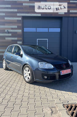 Хетчбек Volkswagen Golf 2005 в Нововолинську