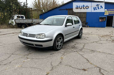 Хэтчбек Volkswagen Golf 2003 в Сумах