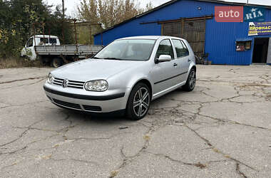 Хэтчбек Volkswagen Golf 2002 в Сумах