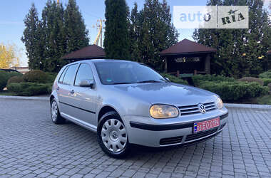 Хетчбек Volkswagen Golf 2002 в Львові