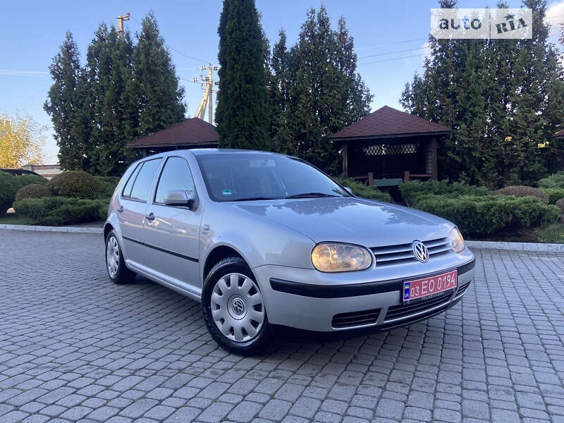 Хетчбек Volkswagen Golf 2002 в Львові