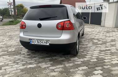 Хэтчбек Volkswagen Golf 2003 в Мукачево