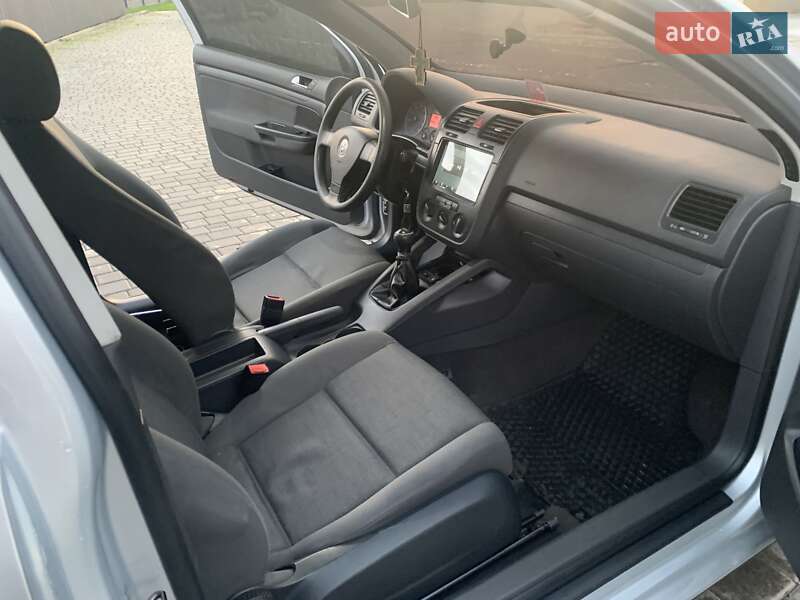 Хэтчбек Volkswagen Golf 2003 в Мукачево