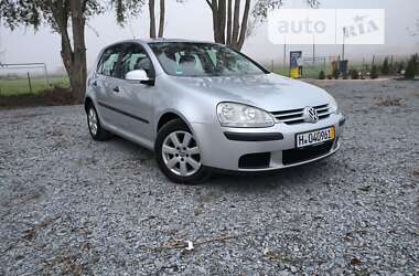 Хэтчбек Volkswagen Golf 2005 в Ровно