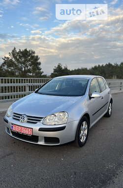 Хэтчбек Volkswagen Golf 2005 в Ровно