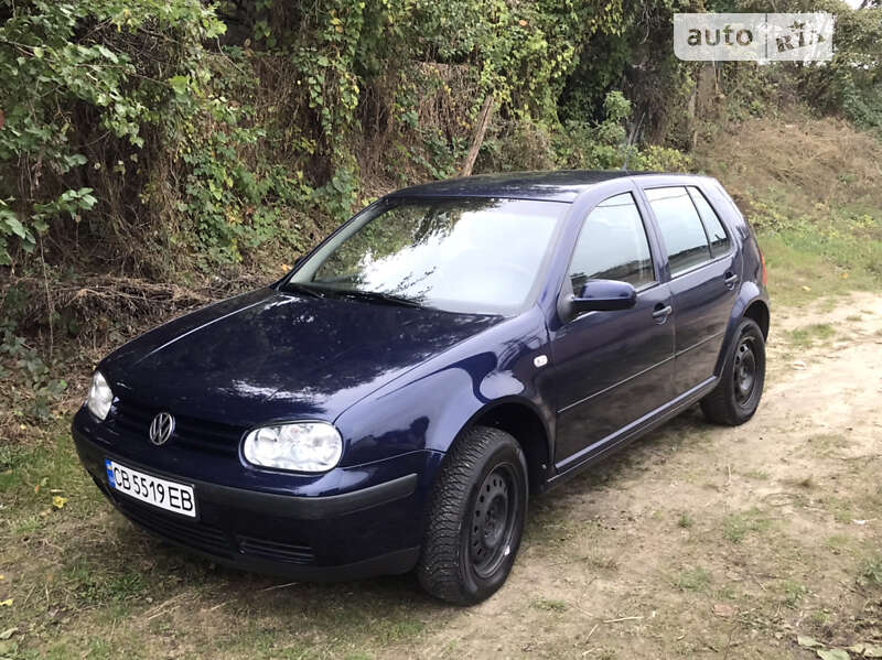 Хэтчбек Volkswagen Golf 2001 в Чернигове