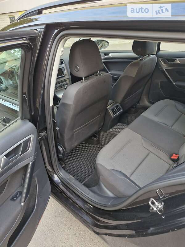 Універсал Volkswagen Golf 2014 в Рівному