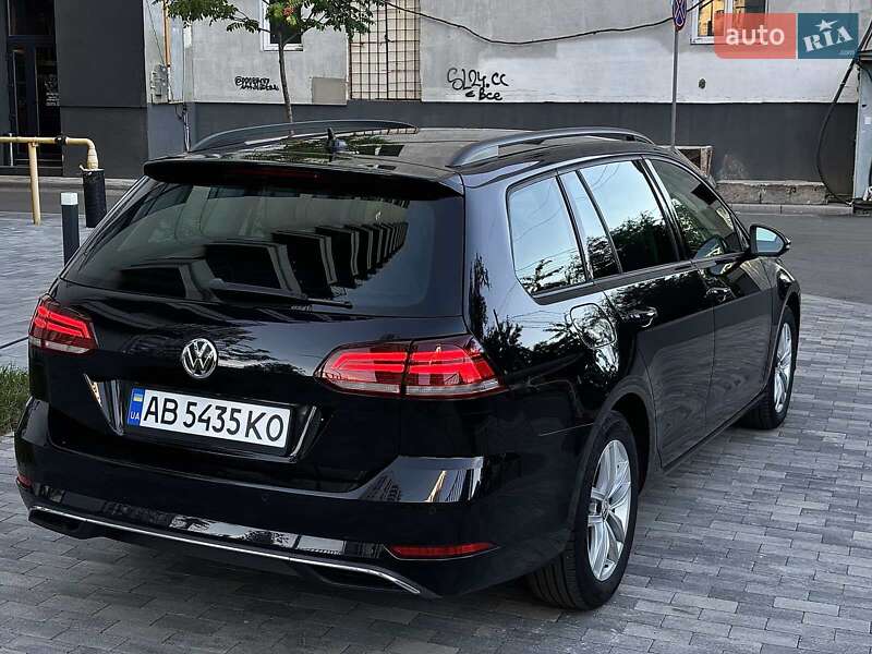 Універсал Volkswagen Golf 2020 в Вінниці