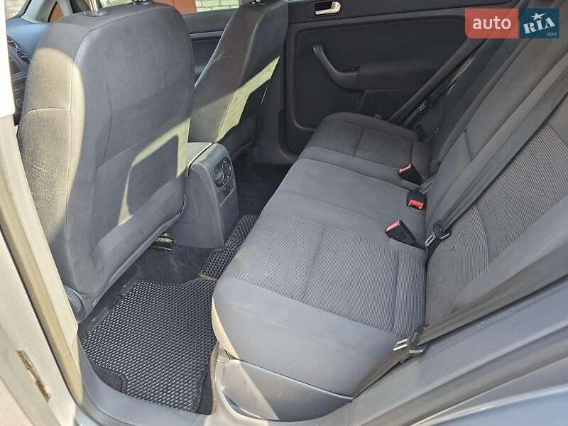 Хетчбек Volkswagen Golf 2007 в Києві