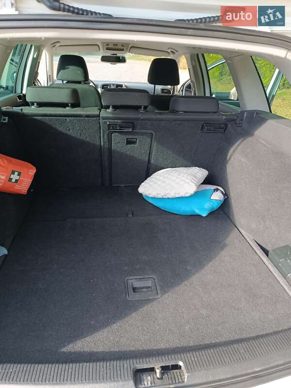 Універсал Volkswagen Golf 2012 в Кореці