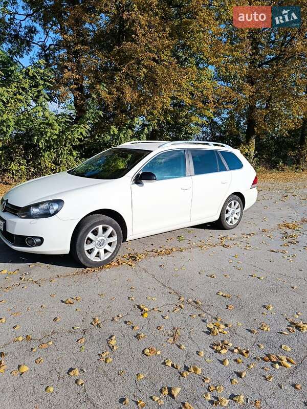 Універсал Volkswagen Golf 2012 в Кореці