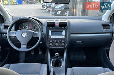 Хэтчбек Volkswagen Golf 2005 в Харькове