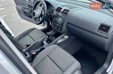 Хэтчбек Volkswagen Golf 2003 в Одессе