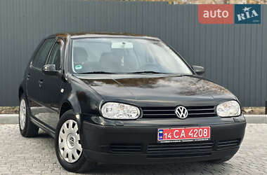 Хэтчбек Volkswagen Golf 2003 в Львове