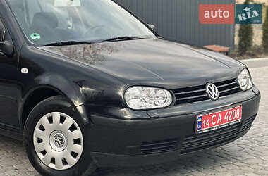 Хэтчбек Volkswagen Golf 2003 в Львове