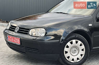 Хэтчбек Volkswagen Golf 2003 в Львове