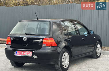 Хэтчбек Volkswagen Golf 2003 в Львове