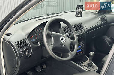 Хэтчбек Volkswagen Golf 2003 в Львове