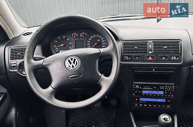 Хэтчбек Volkswagen Golf 2003 в Львове