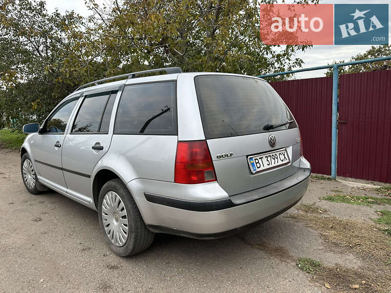 Універсал Volkswagen Golf 2001 в Миколаєві