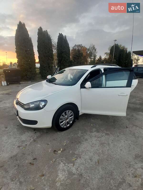 Универсал Volkswagen Golf 2011 в Тысменице