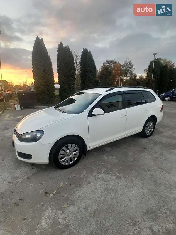 Универсал Volkswagen Golf 2011 в Тысменице