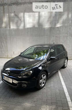 Хэтчбек Volkswagen Golf 2011 в Киеве