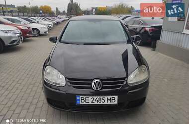 Хэтчбек Volkswagen Golf 2004 в Николаеве