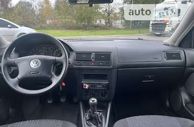 Универсал Volkswagen Golf 2005 в Староконстантинове