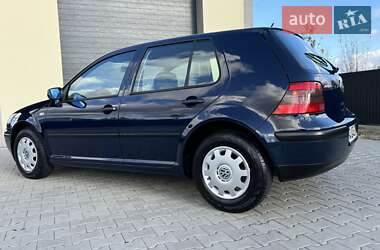 Хэтчбек Volkswagen Golf 2001 в Стрые