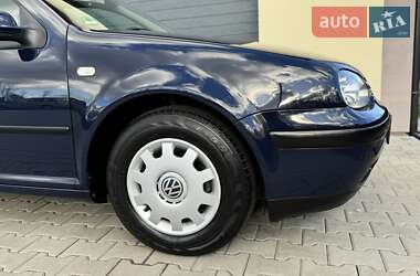 Хэтчбек Volkswagen Golf 2001 в Стрые