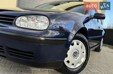 Хэтчбек Volkswagen Golf 2001 в Стрые