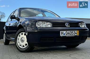 Хэтчбек Volkswagen Golf 2001 в Стрые