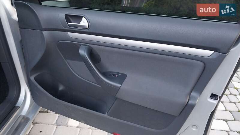 Универсал Volkswagen Golf 2009 в Ходорове