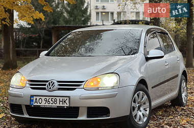 Хэтчбек Volkswagen Golf 2004 в Межгорье