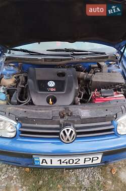 Хэтчбек Volkswagen Golf 2000 в 