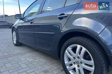 Хэтчбек Volkswagen Golf 2006 в Луцке