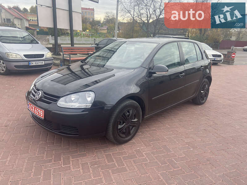 Хетчбек Volkswagen Golf 2005 в Рівному