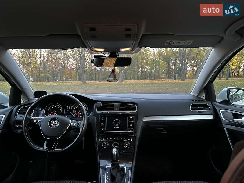 Хетчбек Volkswagen Golf 2020 в Кропивницькому