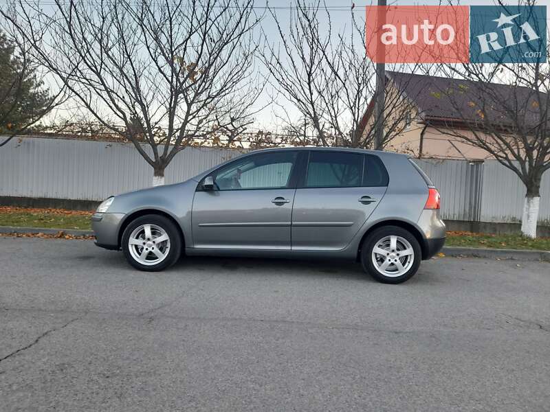 Хетчбек Volkswagen Golf 2006 в Сваляві