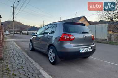 Хетчбек Volkswagen Golf 2006 в Сваляві