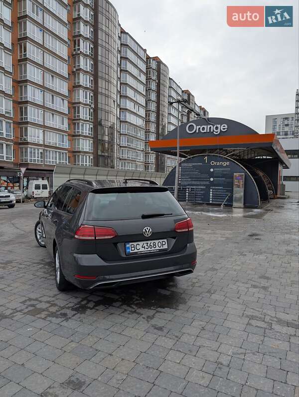 Універсал Volkswagen Golf 2017 в Львові