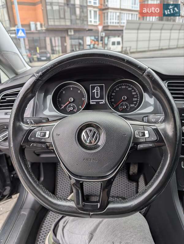 Універсал Volkswagen Golf 2017 в Львові
