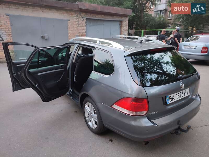 Универсал Volkswagen Golf 2012 в Киеве