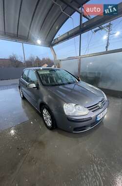 Хетчбек Volkswagen Golf 2004 в Ужгороді