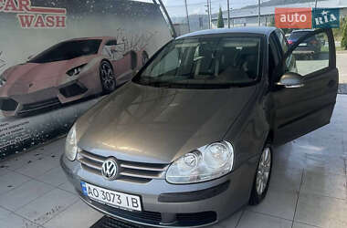 Хэтчбек Volkswagen Golf 2004 в Великом Березном