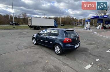 Хетчбек Volkswagen Golf 2004 в Києві