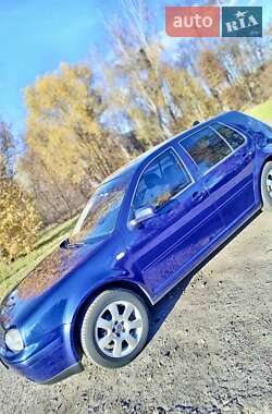 Хэтчбек Volkswagen Golf 2003 в Золотоноше