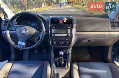 Хэтчбек Volkswagen Golf 2007 в Дубно