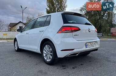 Хэтчбек Volkswagen Golf 2017 в Киеве